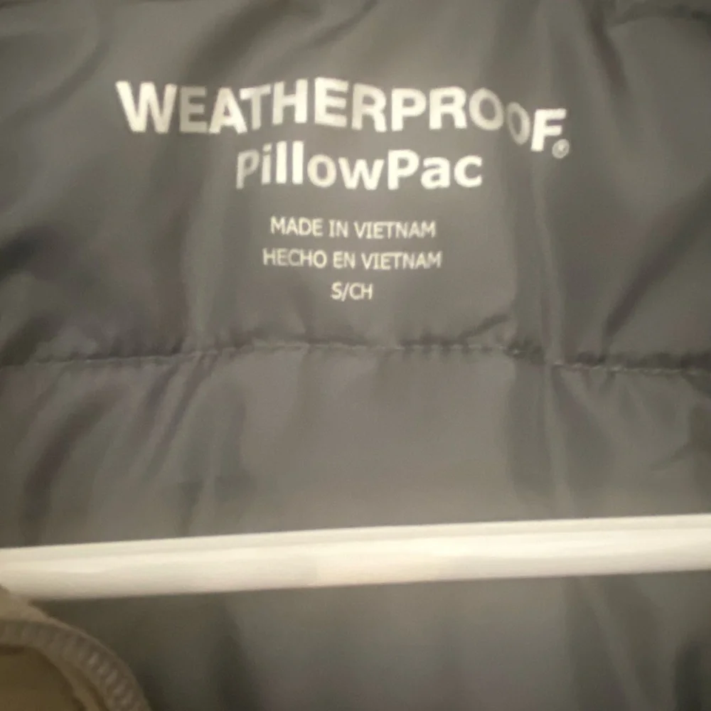 NWOT Hillsdale College Tan Packable Puffer Jacket - Picture 6 of 10